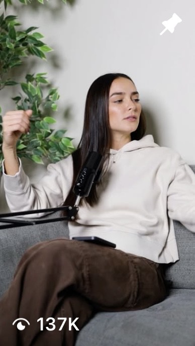 Mujer con plantas